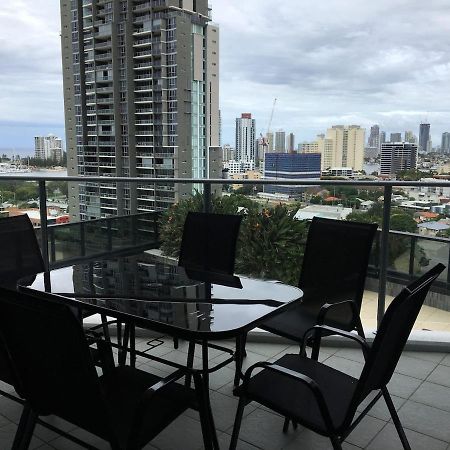 Three-Bedroom Apartment With Amazing View Near Surfers Paradise โกลด์โคสต์ ภายนอก รูปภาพ
