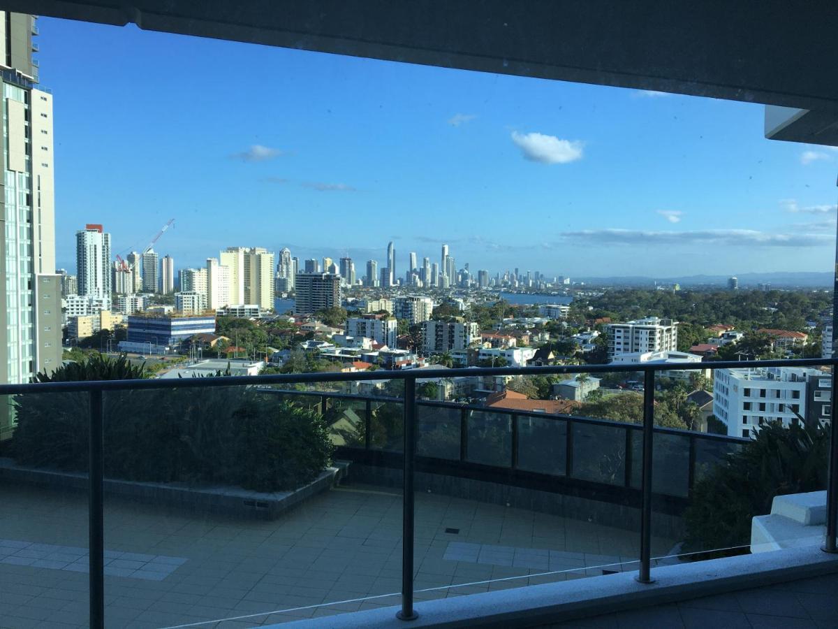 Three-Bedroom Apartment With Amazing View Near Surfers Paradise โกลด์โคสต์ ภายนอก รูปภาพ