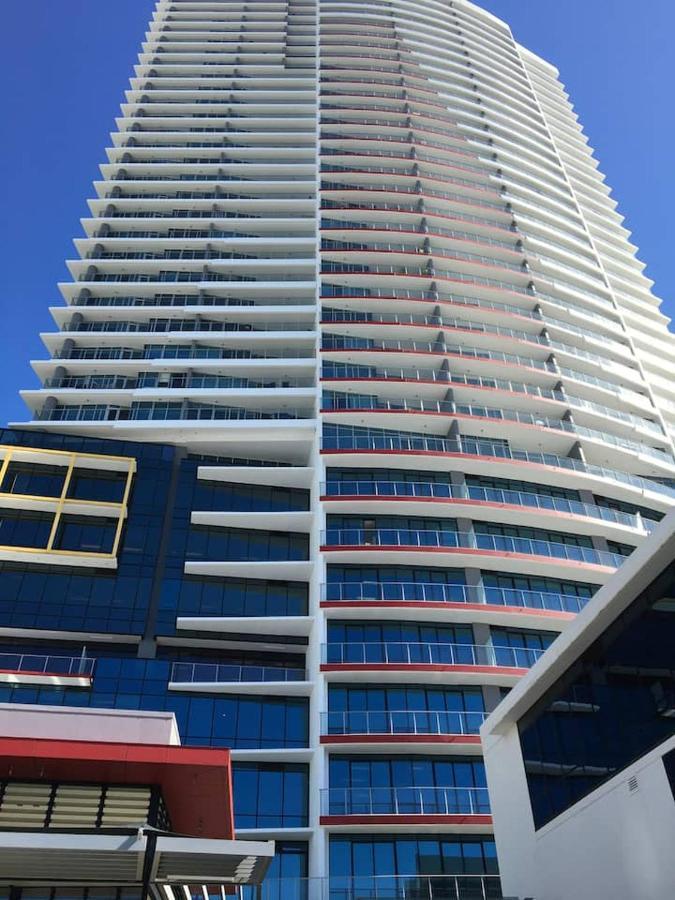 Three-Bedroom Apartment With Amazing View Near Surfers Paradise โกลด์โคสต์ ภายนอก รูปภาพ