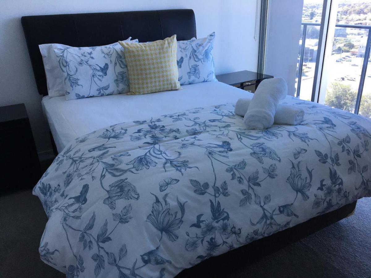 Three-Bedroom Apartment With Amazing View Near Surfers Paradise โกลด์โคสต์ ภายนอก รูปภาพ