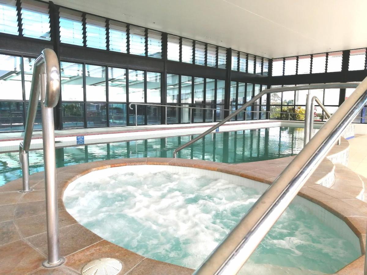 Three-Bedroom Apartment With Amazing View Near Surfers Paradise โกลด์โคสต์ ภายนอก รูปภาพ