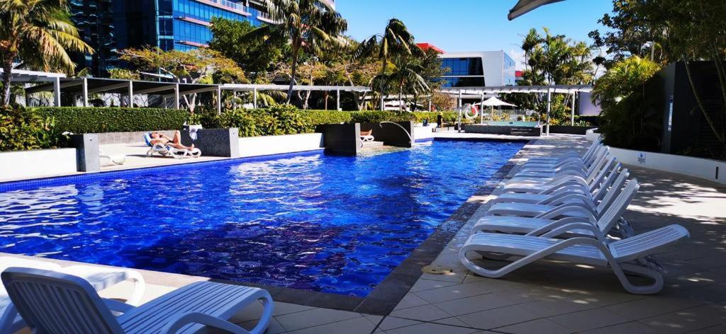 Three-Bedroom Apartment With Amazing View Near Surfers Paradise โกลด์โคสต์ ภายนอก รูปภาพ