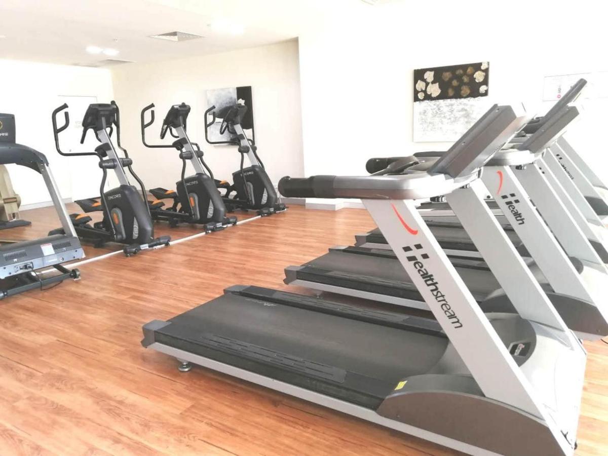 Three-Bedroom Apartment With Amazing View Near Surfers Paradise โกลด์โคสต์ ภายนอก รูปภาพ