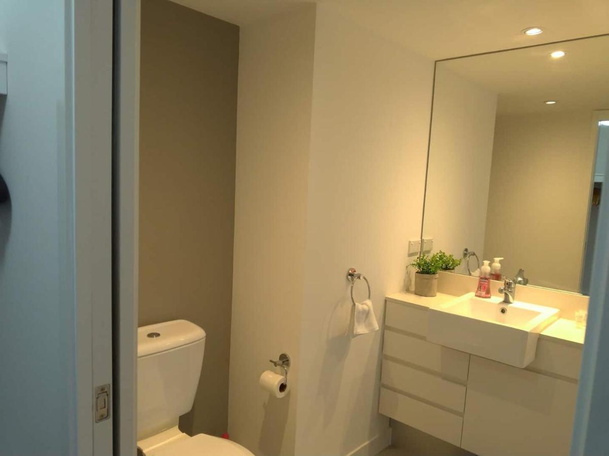 Three-Bedroom Apartment With Amazing View Near Surfers Paradise โกลด์โคสต์ ภายนอก รูปภาพ